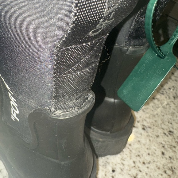 Size 37 Off-White Sponge Rubber Rain boot Black White.
EU: 37 US: 7 UK: 4 - Picture 6 of 12